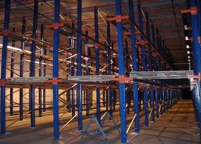 درایو ورودی دوگانه در واحدهای قفسه سازی صنعتی برای ذخیره پالت با چگالی بالا