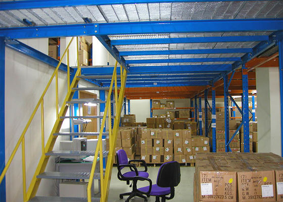 فولاد Q235 طبقه های متزانین ذخیره سازی صنعتی با صفحه فولادی 500kg/M2